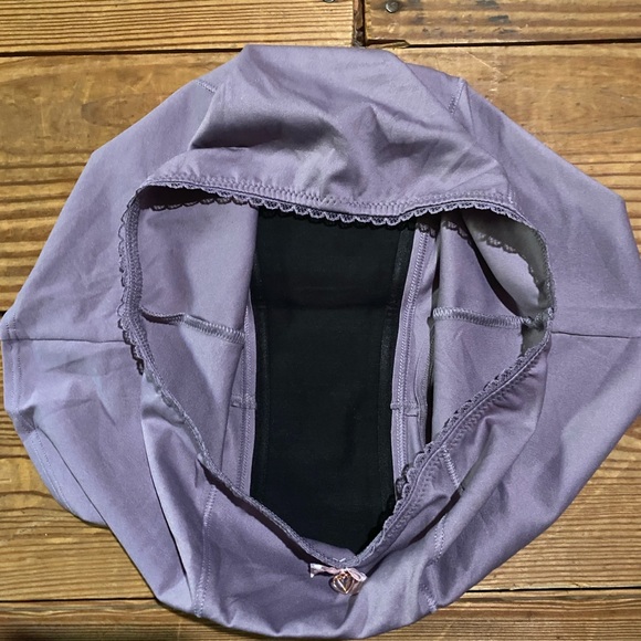 Victoria secrets period pantie . Boy short style - Picture 3 of 3